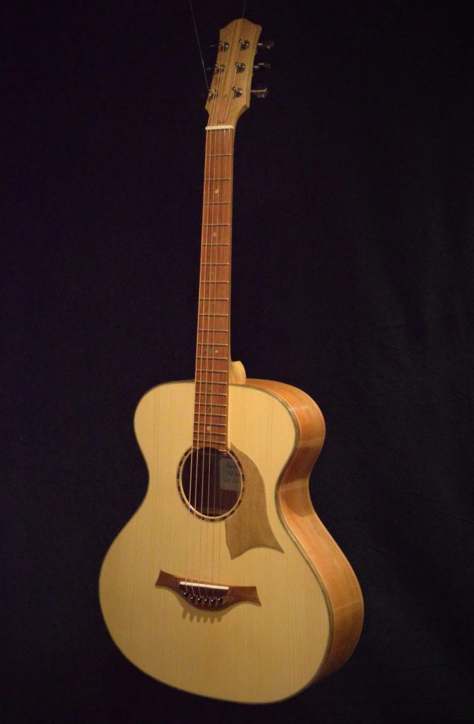 Guitare acoustique en bois